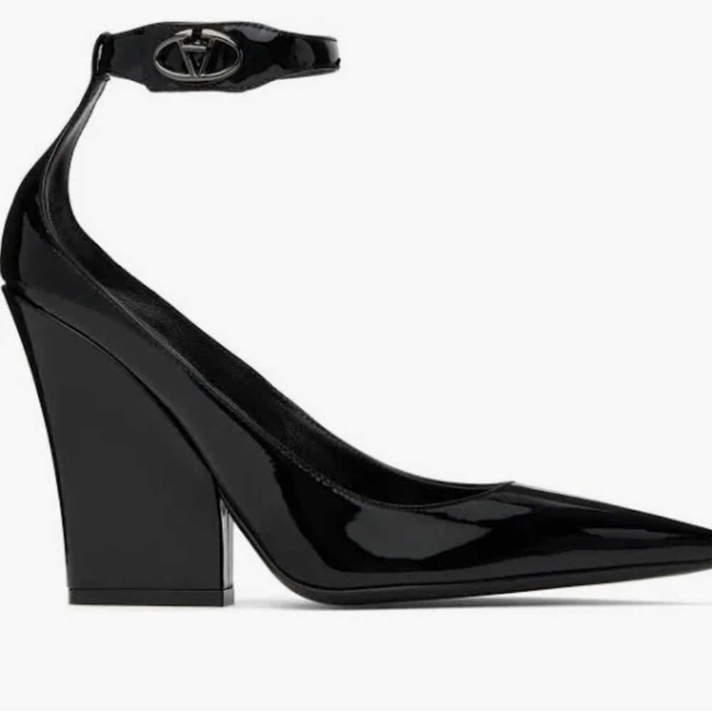 Valentino Black Leather Women's Pumps